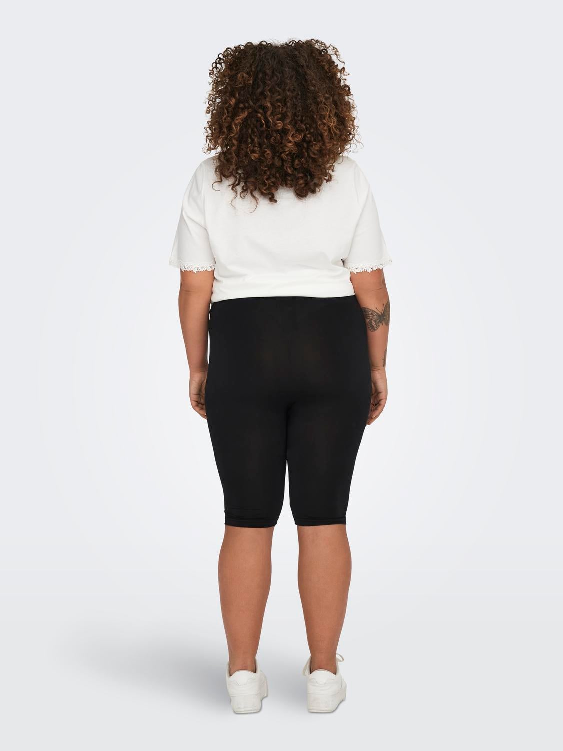 CAROTTILIA Enger Schnitt Körperbetonte Shorts Black
