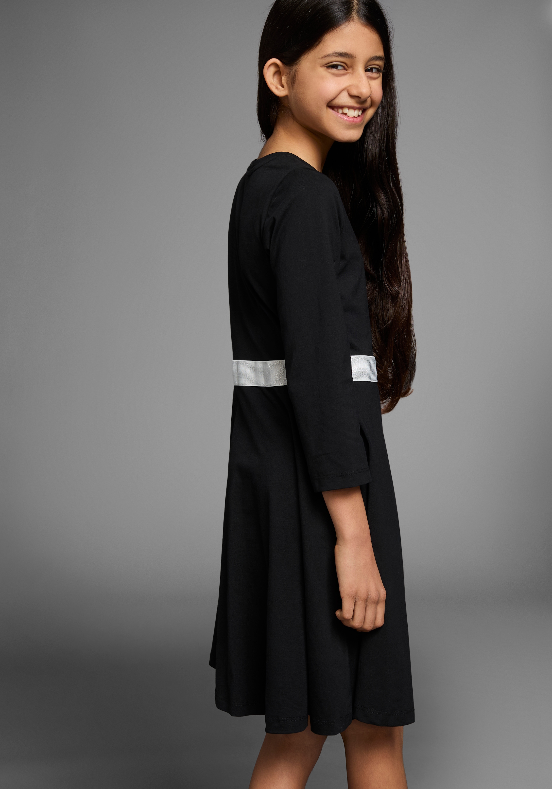KIDSWORLD Skaterkleid »mit Glitzerband« festlich,  kniefrei,  3/4-Ärmel,  aus Baumwollmischung