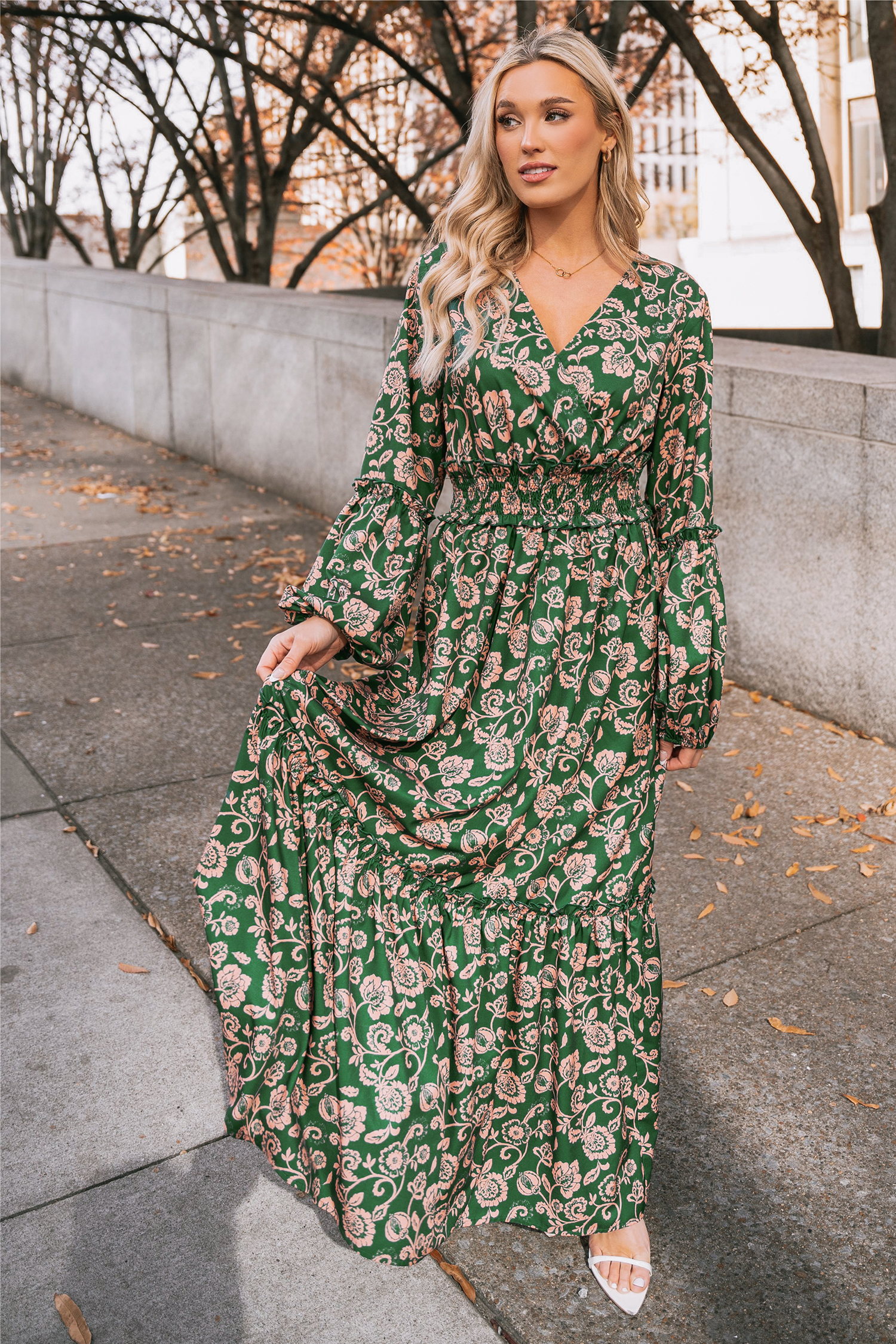 Robe à col surplis et fleurs ruchée