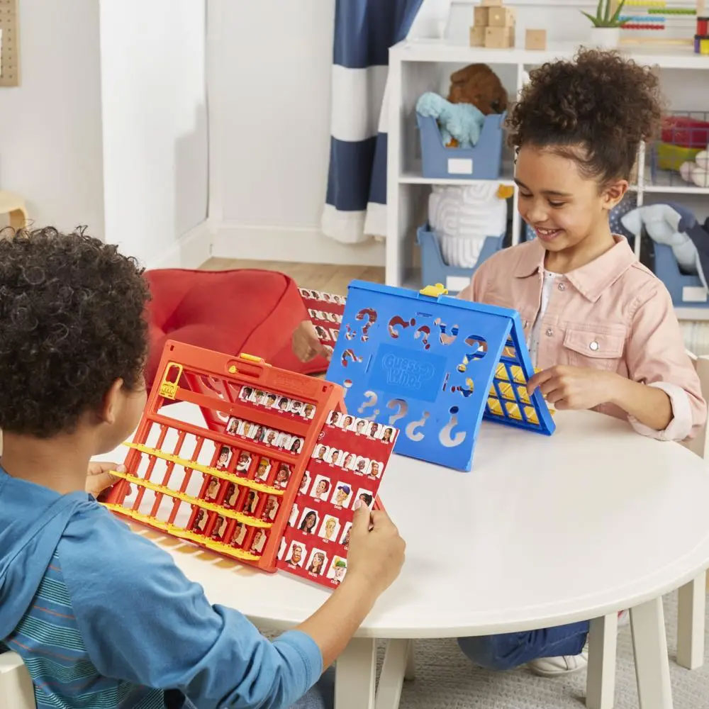 Wer ist es? Rate Spiel Gesellschaftsspiel für Familien / Kinder (F6105100) - Blau / Rot