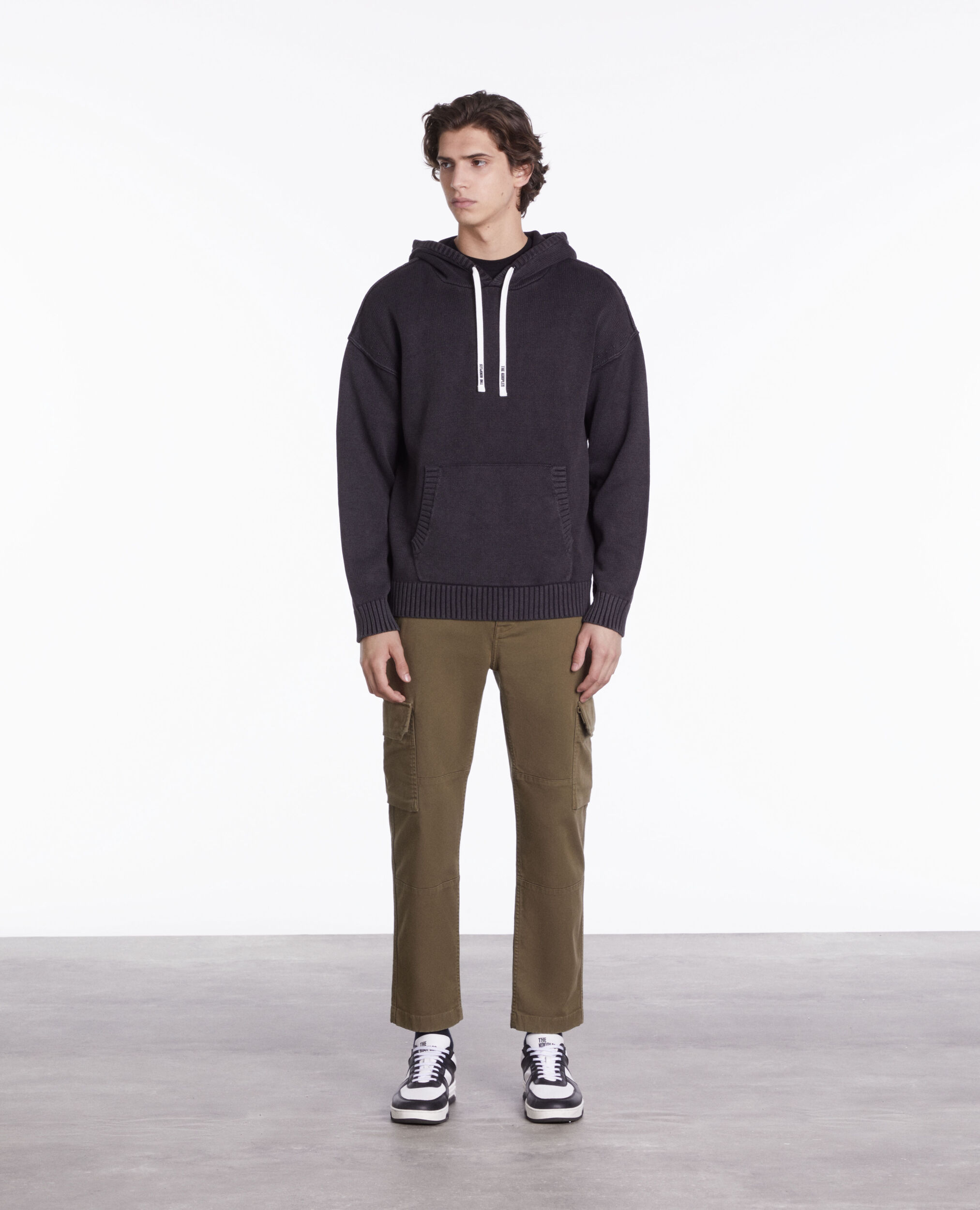 Pull noir à capuche en coton et laine