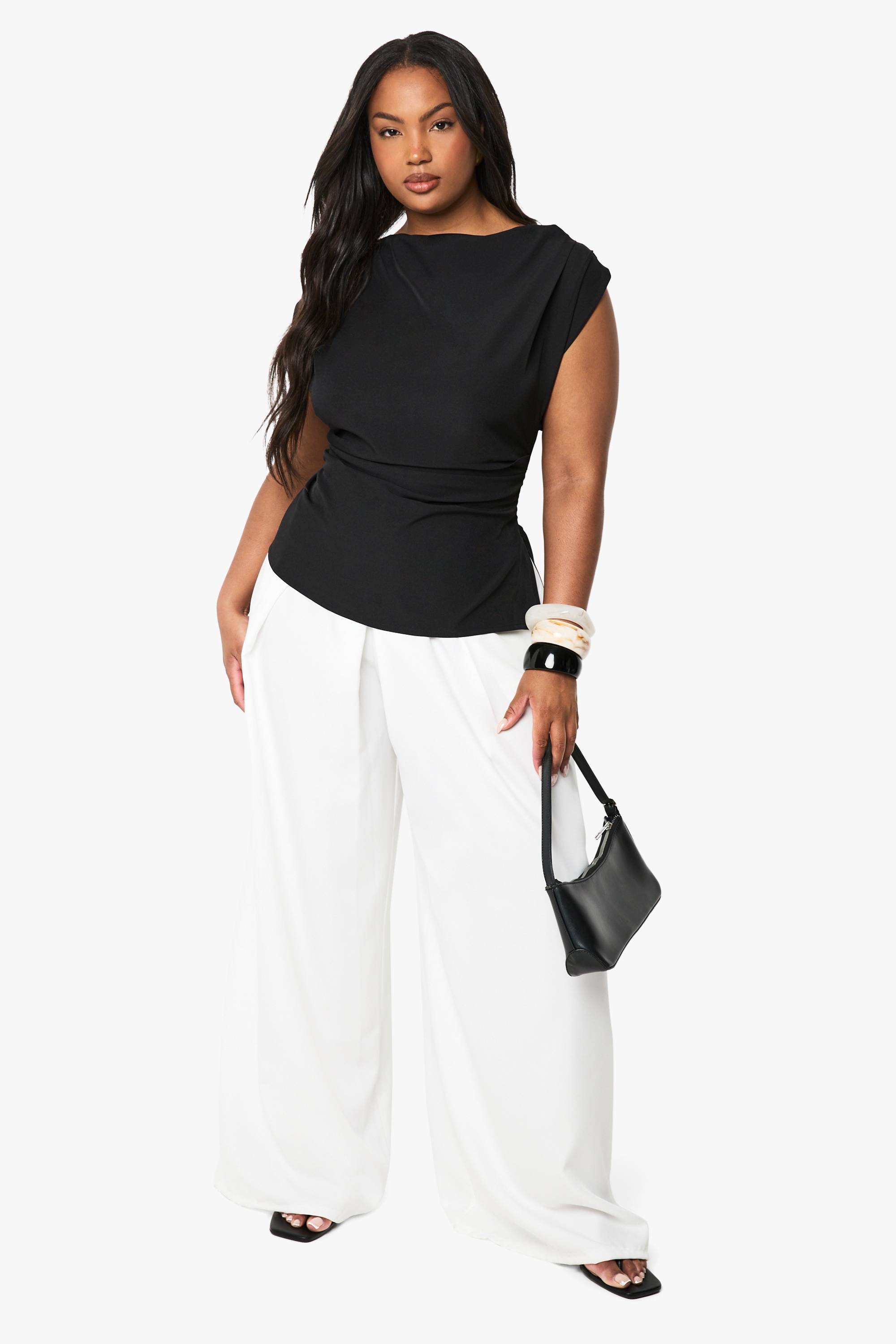 boohoo PLUS – Haut asymétrique à col drapé