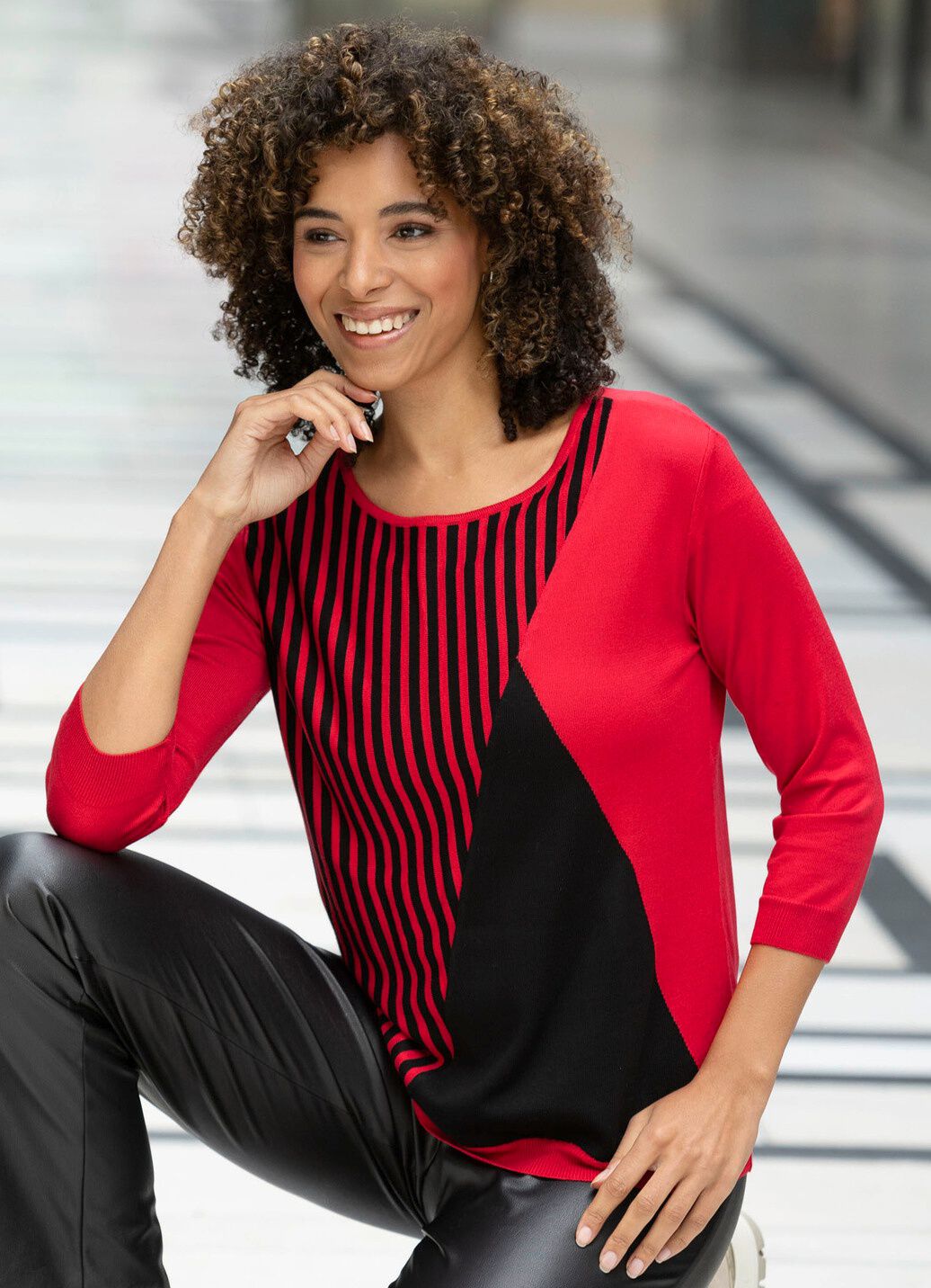 Pullover in weich fliessendem Feinstrick