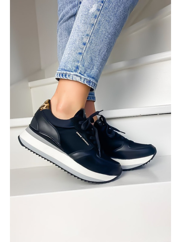 Sneakers STRIPE RUNNER Black - Crime London