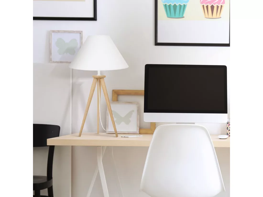 Lampe de chevet trépied bois, cone blanc 54 cm.
