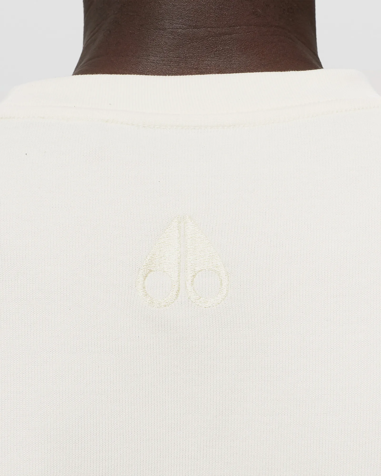 Camiseta com estampa da estátua Moose Knuckles x PLEASURES