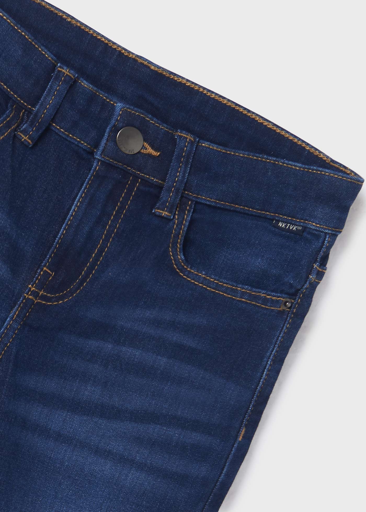 Calça jeans slim fit feita com algodão sustentável para meninos