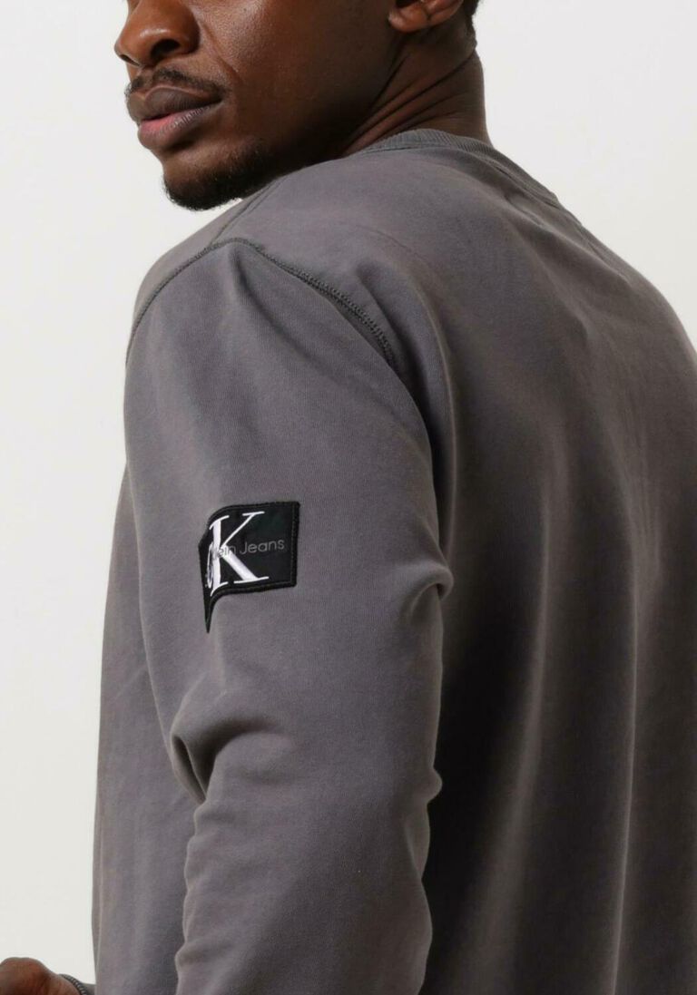 CALVIN KLEIN donkergrijze calvin klein sweater washed badge crew neck