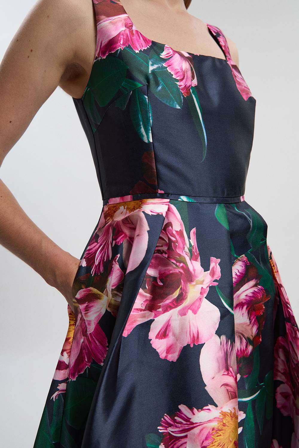 KarenMillen Robe Longue Tissée à Imprimé Floral Romantique pour Bal