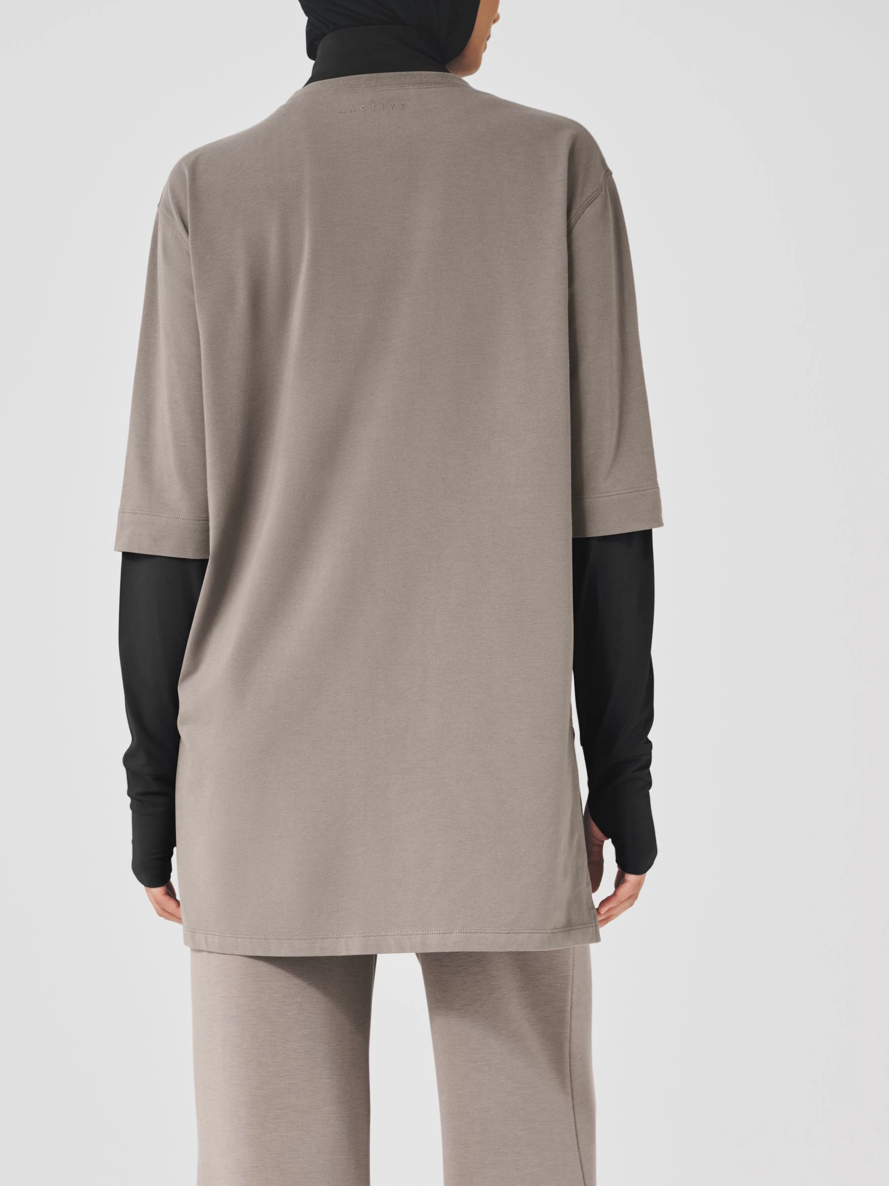 Mokkabruin - Active Long Sleeve Modest T-Shirt