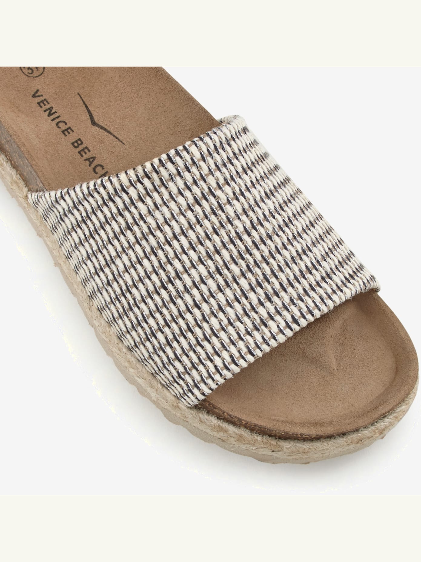 Mules tendance avec détails en raphia