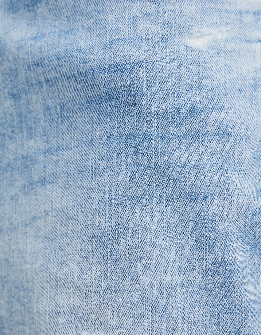 calça jeans cenoura rasgada