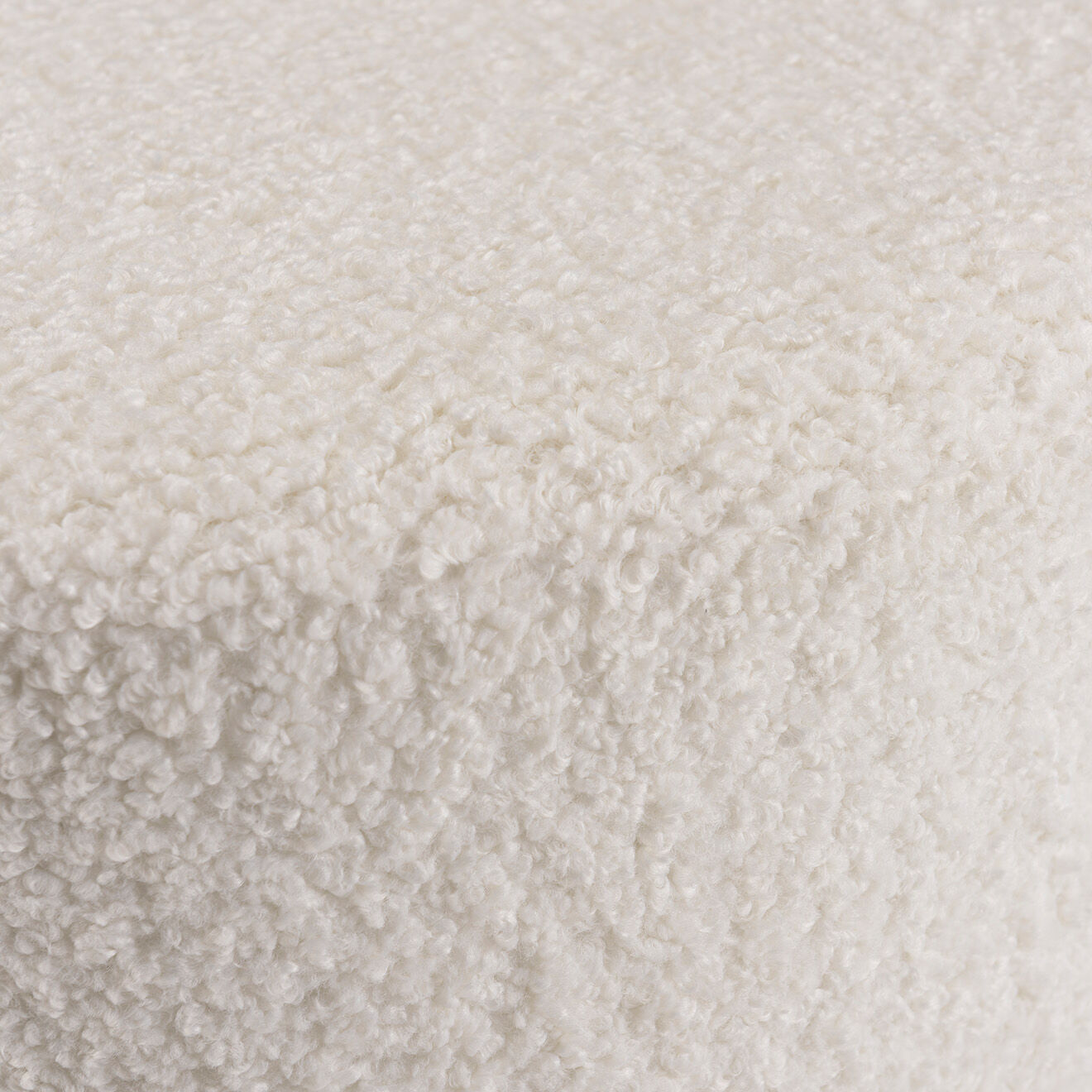 Macabane Pouf rond tissu bouclette pieds croisés Albane blanc - 55x55x35 cm