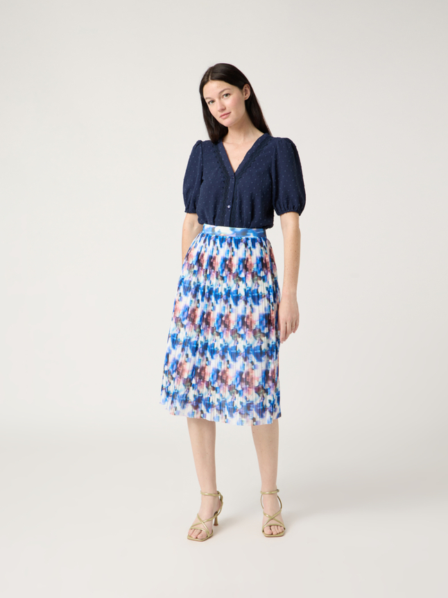 Top plumetis et dentelle col v