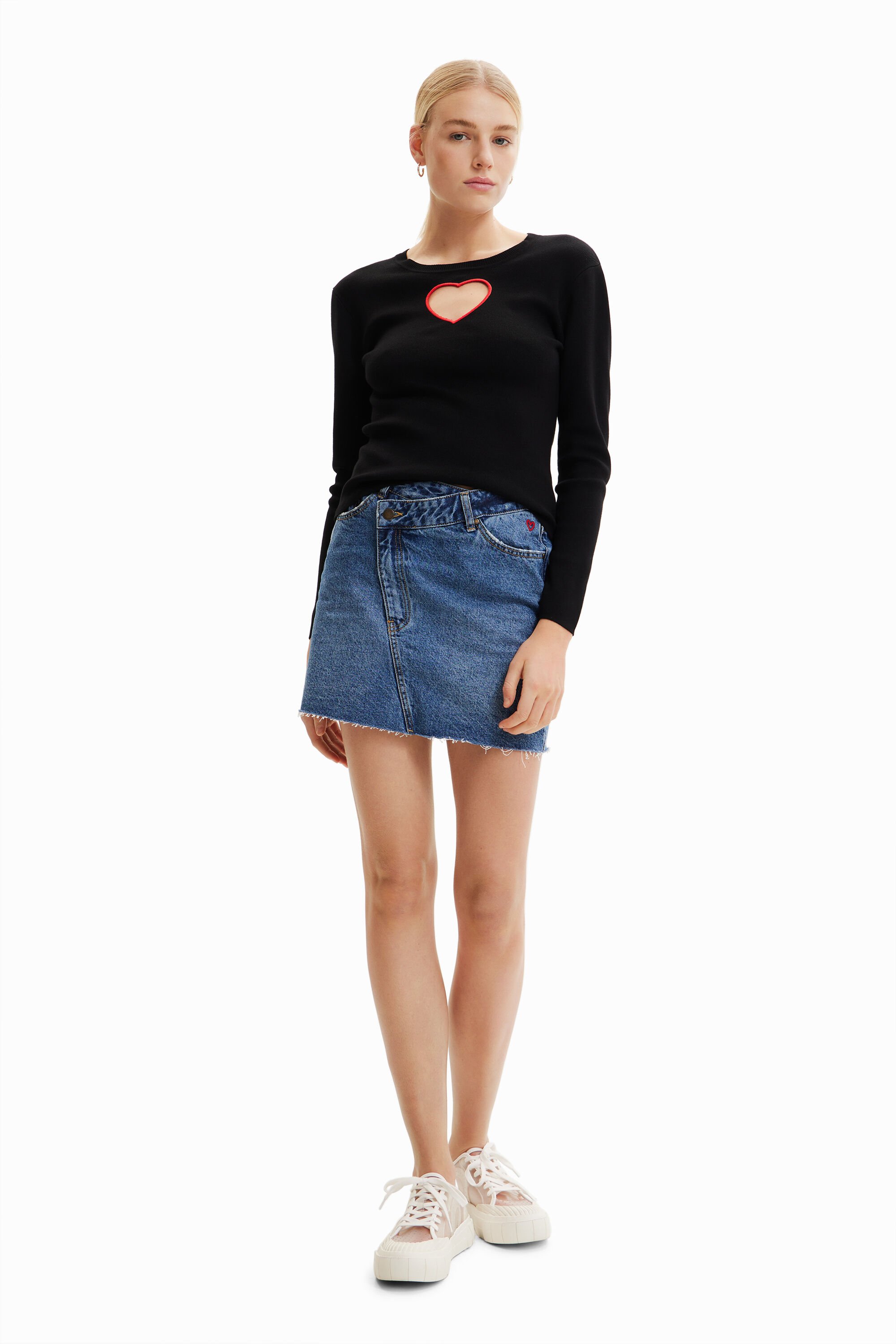 Pull découpe cœur