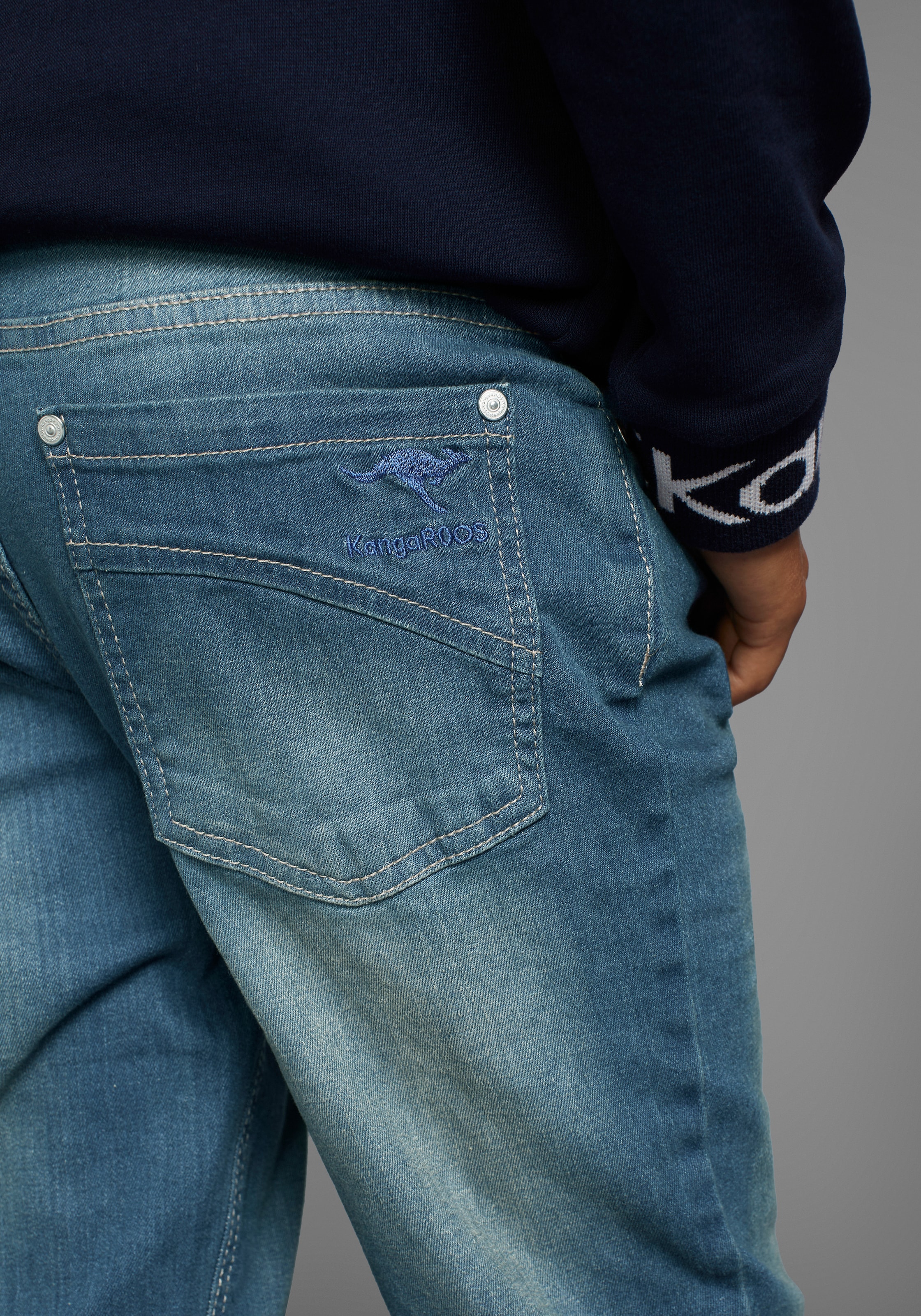 KangaROOS Stretch-Jeans », regular fit mit geradem Beinverlauf«, bequeme Passform,  gerades Bein,  niedrige Leibhöhe