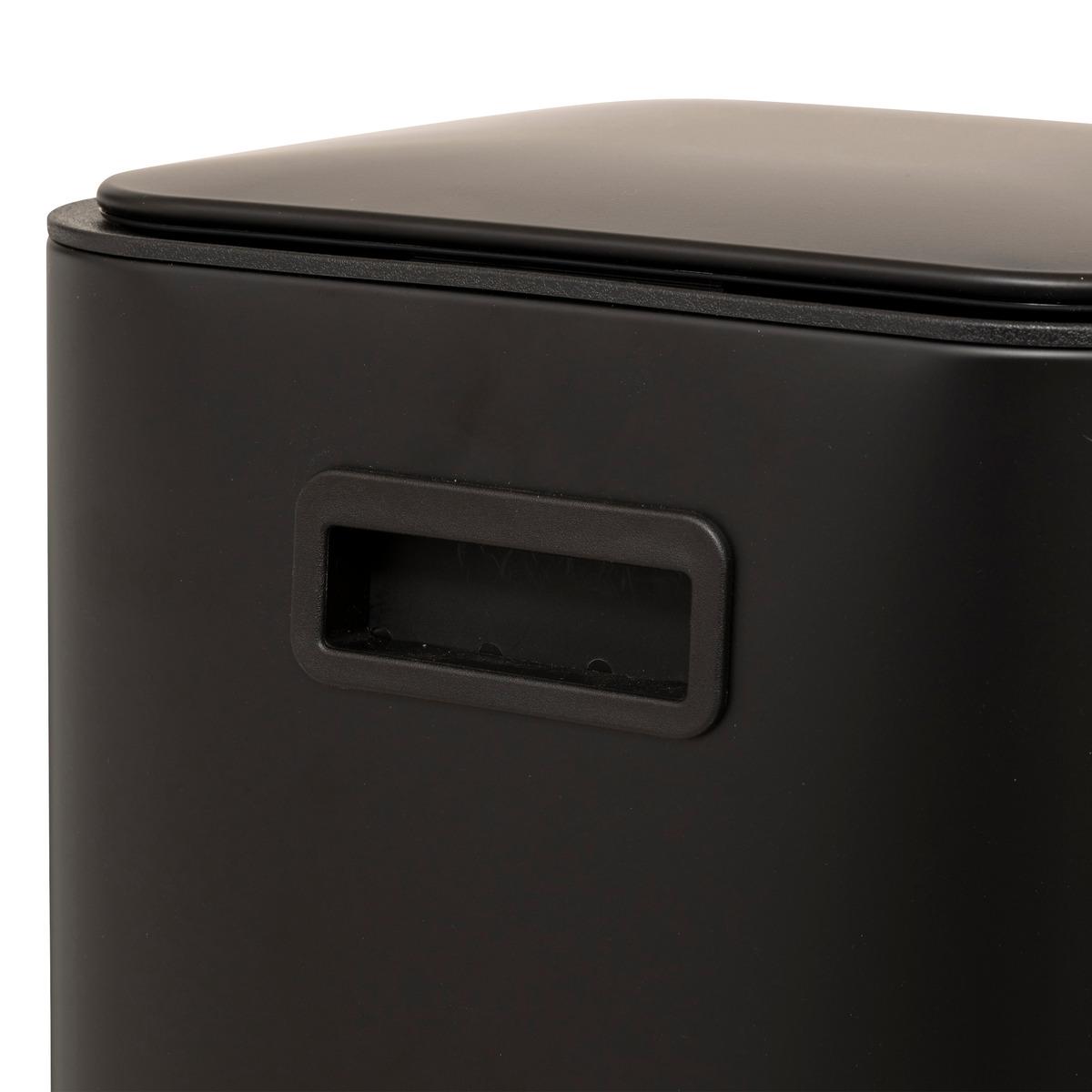 POUBELLE A PEDALE CARRE DELTA 30L NOIRE