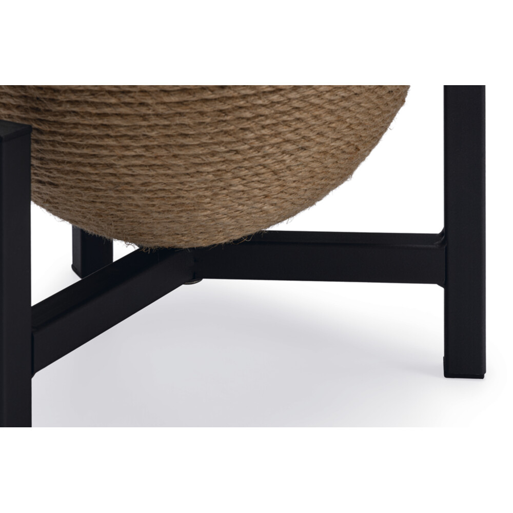 Designed by Lotte Krabbol Hout Tyra 27 x 27 x 33 cm
