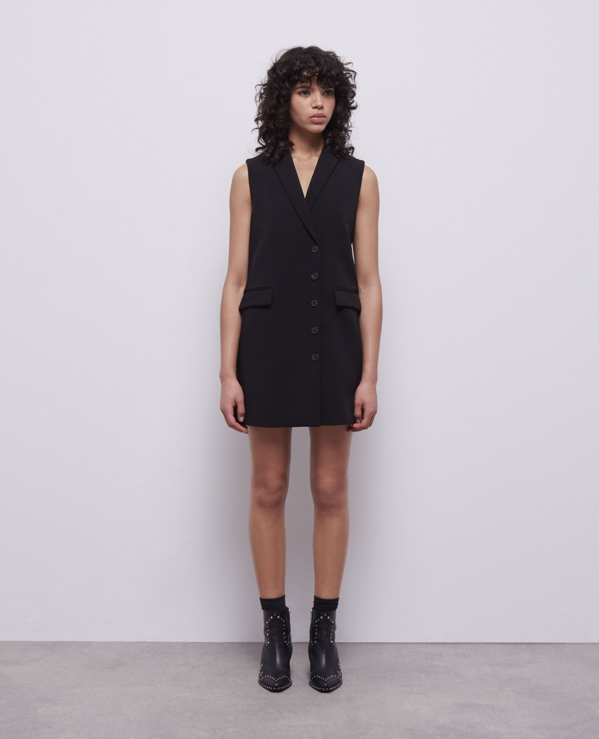 Robe courte en crêpe noire