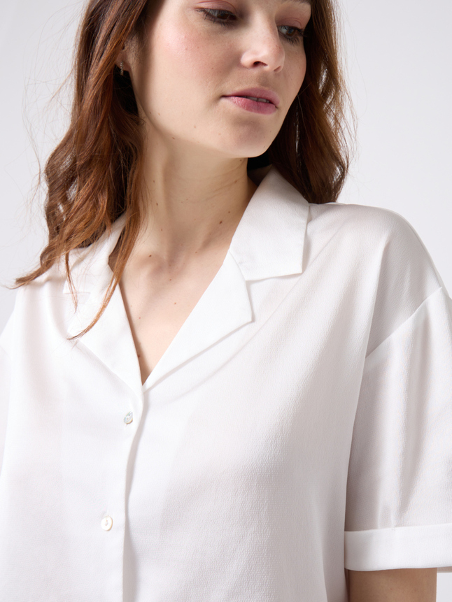 Chemise satinée manches courtes