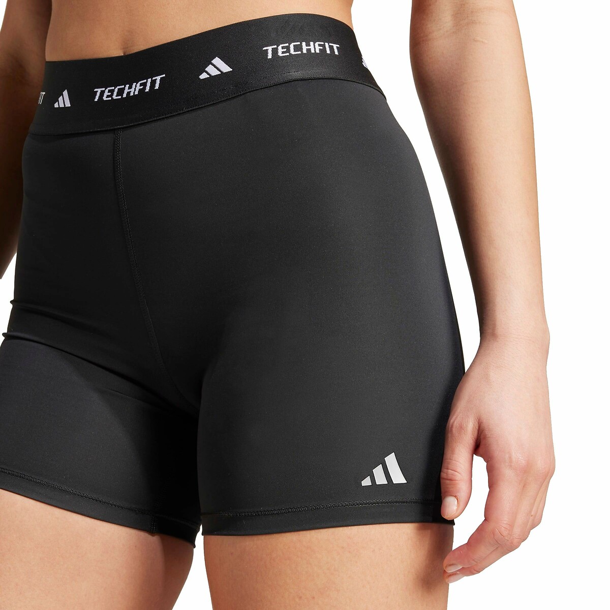 adidas Performance<br>Shorts esportivos TECHFIT de ajuste perfeito