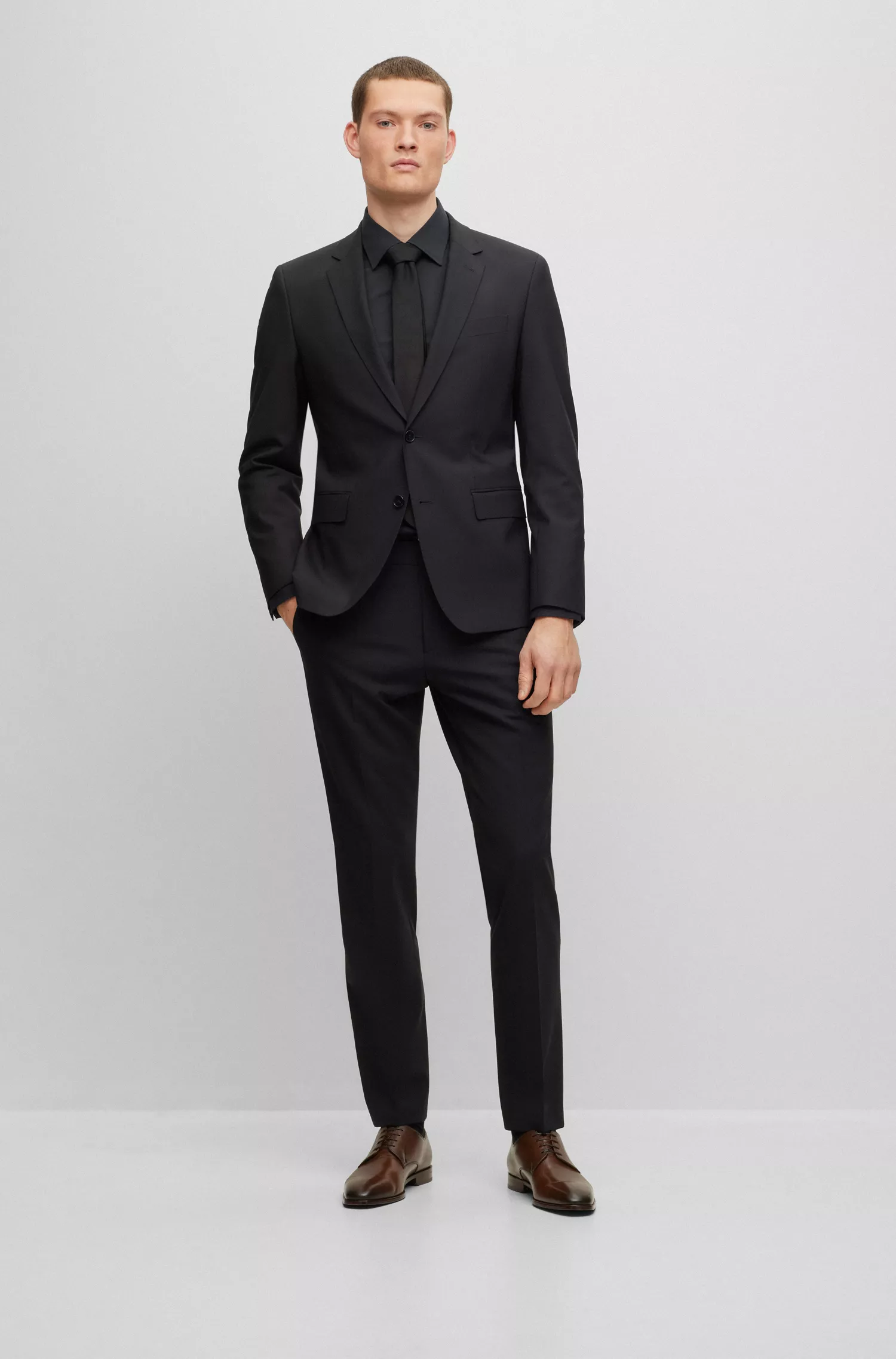 Sapatos Derby BOSS em couro preto com forro de couro.