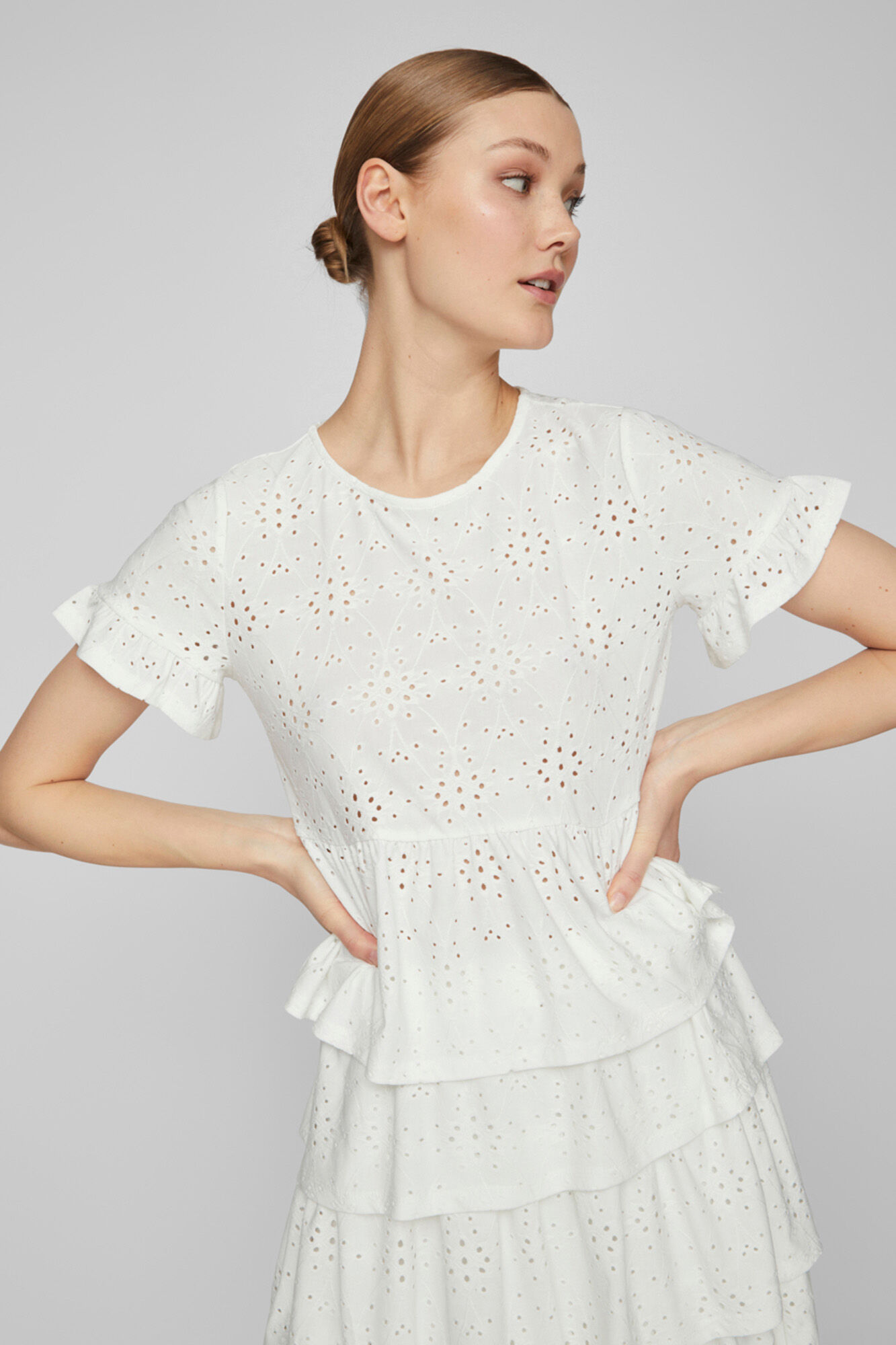 Blusa de manga curta com detalhes vazados - Branca