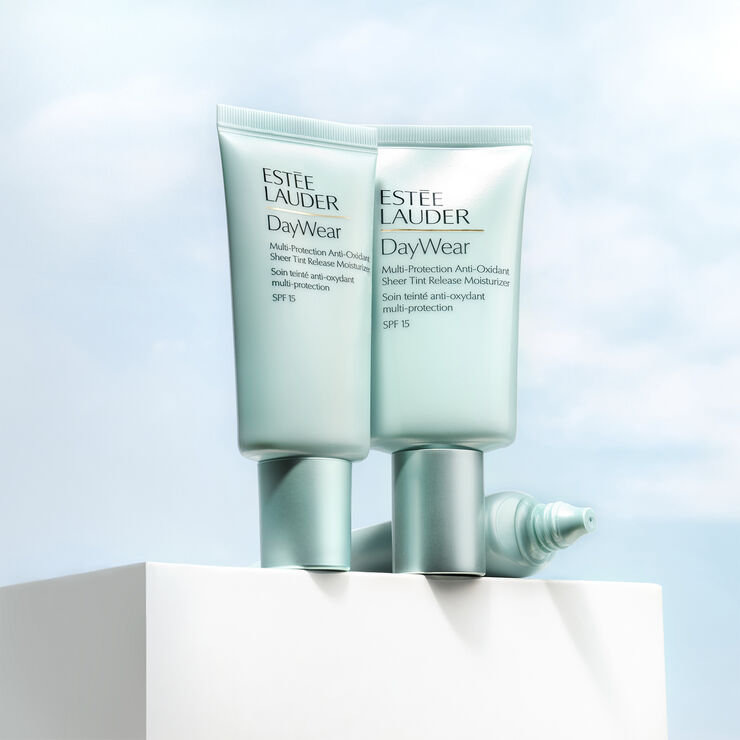 Estée Lauder DayWear Sheer Tinted Moisturizer SPF 15
