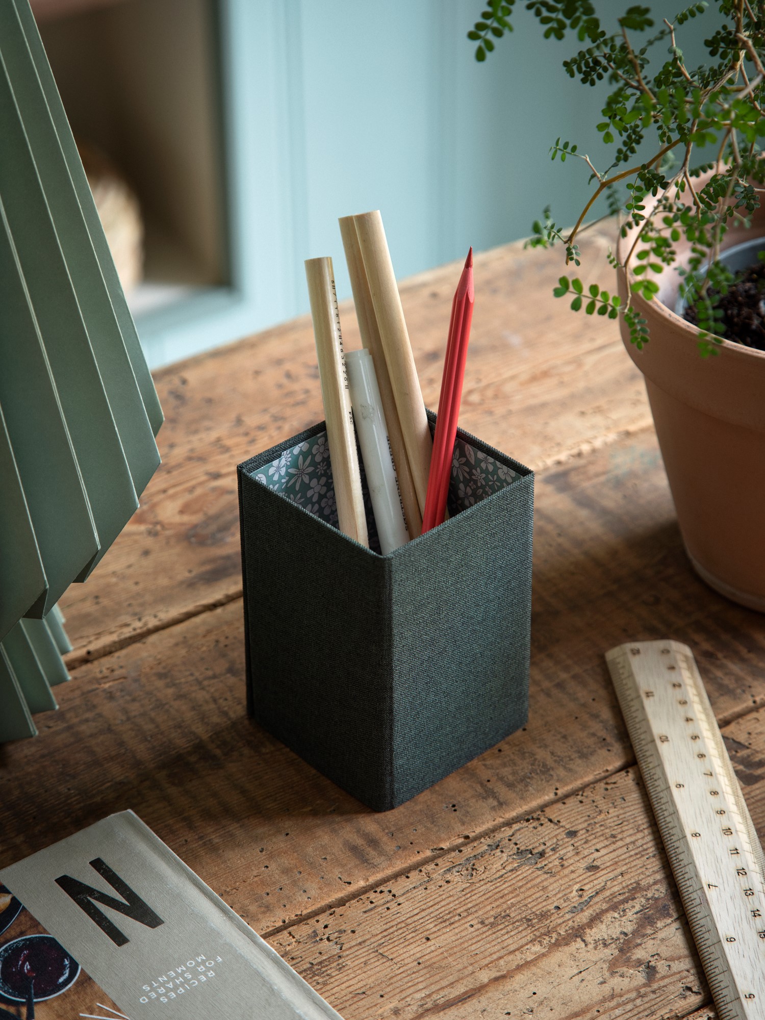Foldbar penneholder | Papir. 7 x 11 cm. | Moss Green
