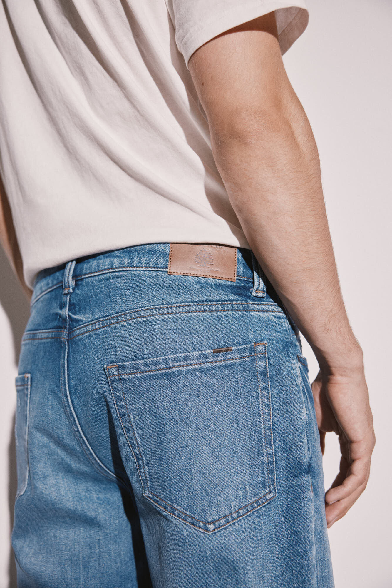 Calça jeans normal, lavagem média escura