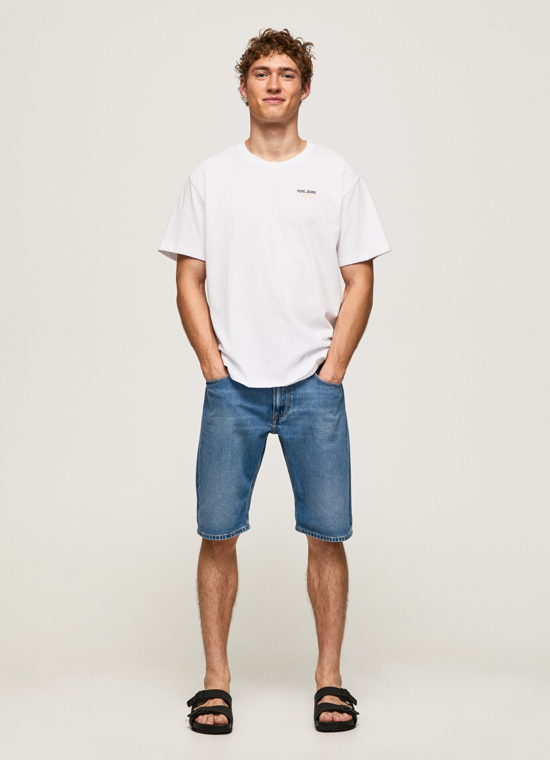 CAMISETA COM LOGOTIPO ESTAMPADO - branca