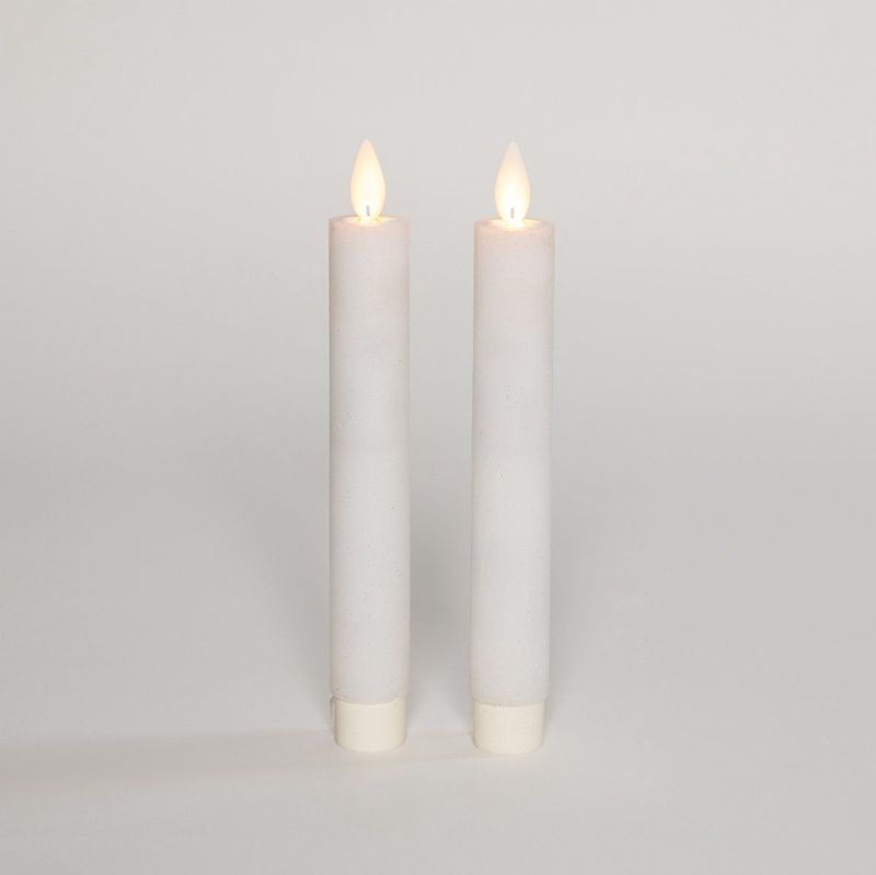 Anna's Collection LED dinerkaarsen - 2x st - wit - 18 cm - met afstandsbediening