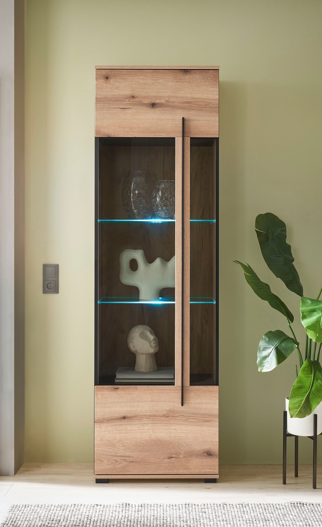 INOSIGN Vitrine »Cantara, Vitrinenschrank in Eiche Evoke oder weiss, Standvitrine« schwarzer Stangengriff, ausreichend Stauraum, vielseitig einsetzbar