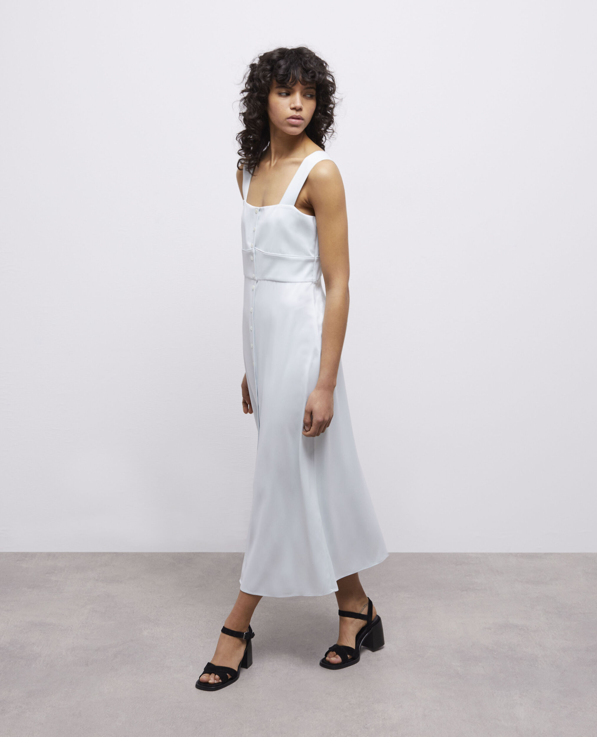 Robe longue vert clair avec boutonnage