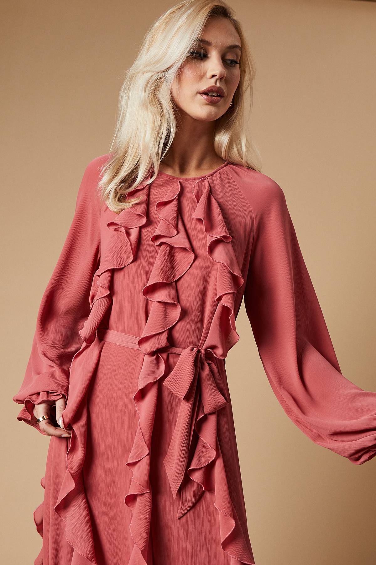 Oasis Robe Mi-longue en Mousseline à Volants avec Ceinture
