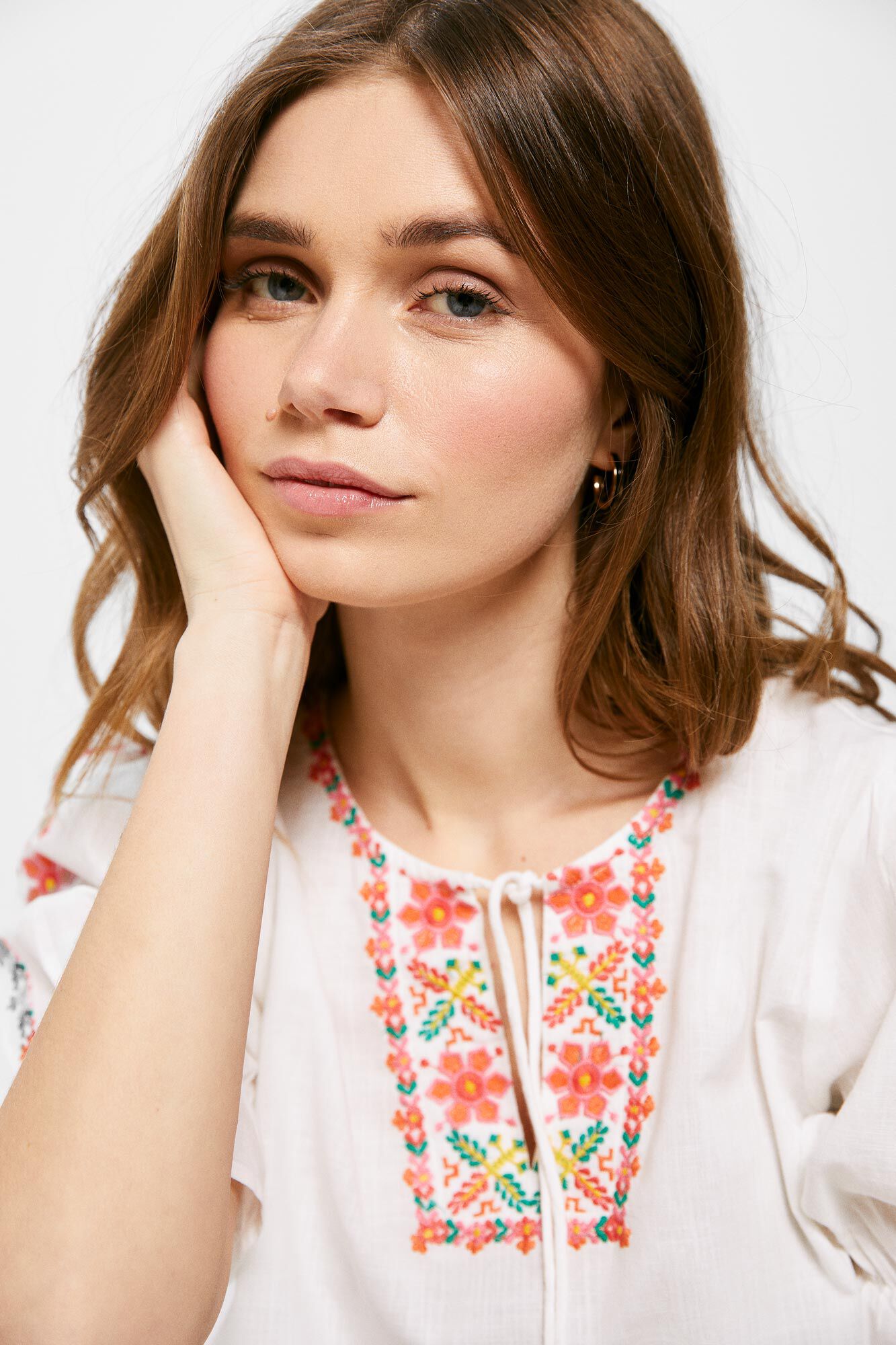 Blusa com decote bordado - amarela