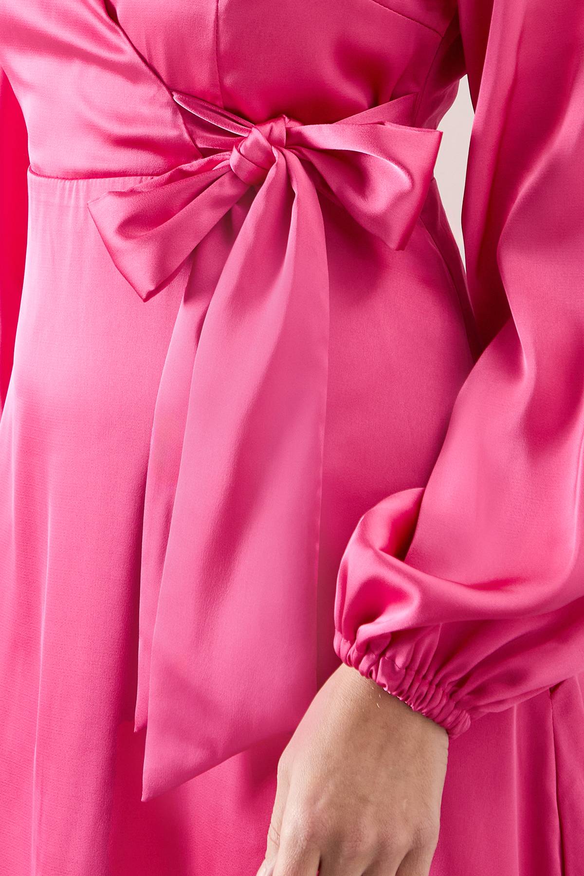 Wallis Robe Midi Portefeuille en Satin Petite