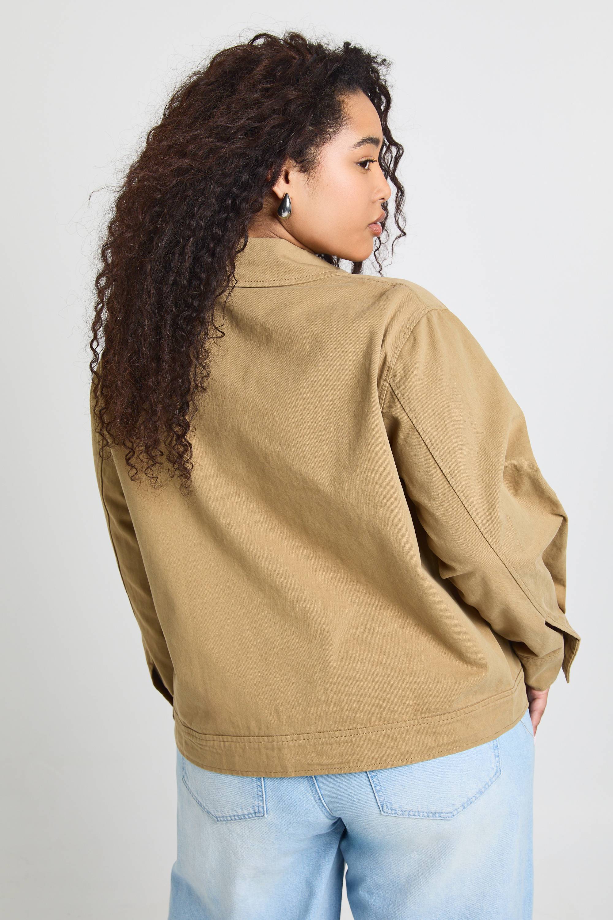 boohoo Chemise Utilitaire Oversize En Sergé Grande Taille