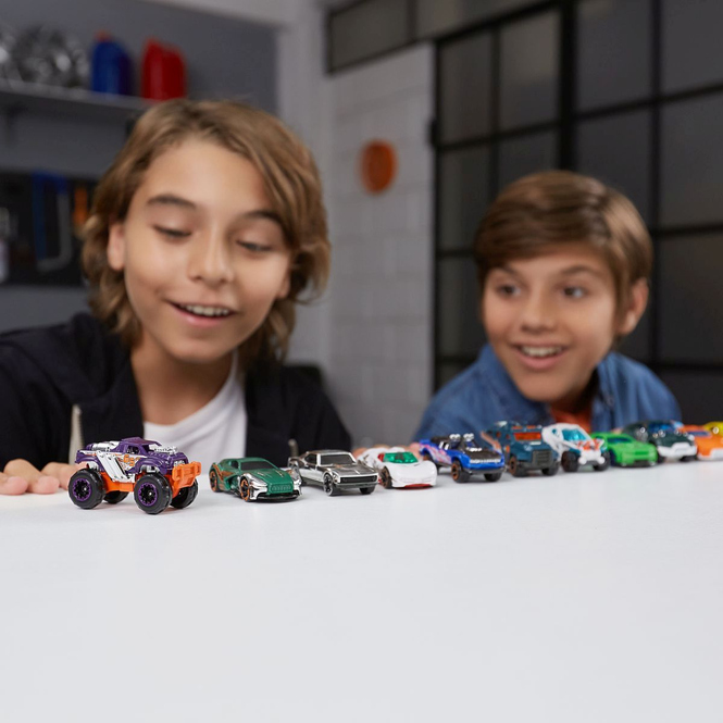 Zuru - 1 Metal Machines Car - 1 Stück