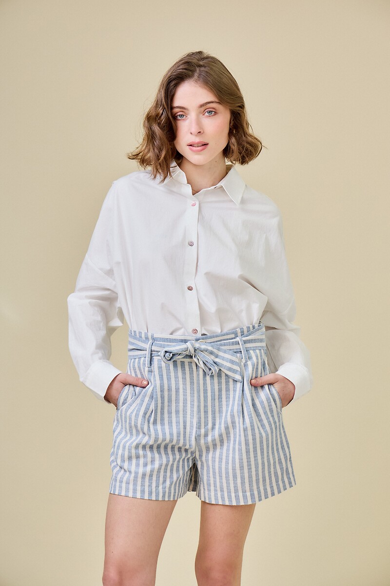 Vejo você em breve<br>Gestreepte short met riem