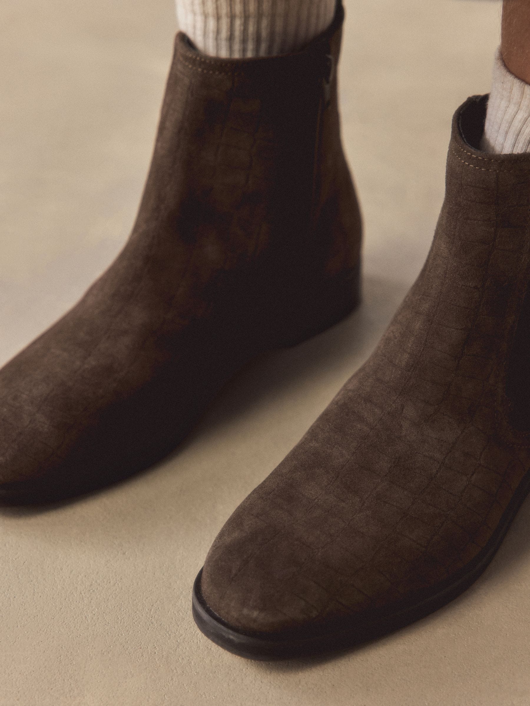 Chocolate Brown Suede Embossed - Forever Comfort® Chelsea-enkellaarzen