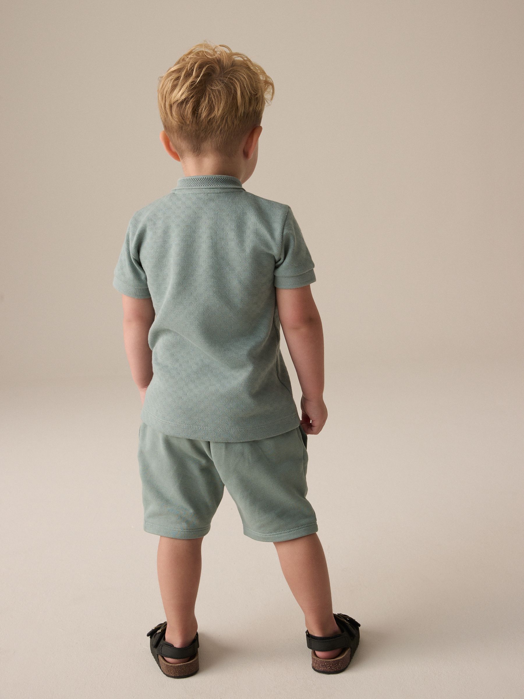 Sagegroene textuur - Set van poloshirt met korte mouwen, rits bij de hals en short (3mnd-7jr)