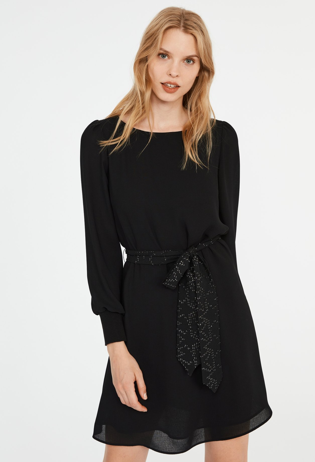 Robe ceinturee &agrave; nouer