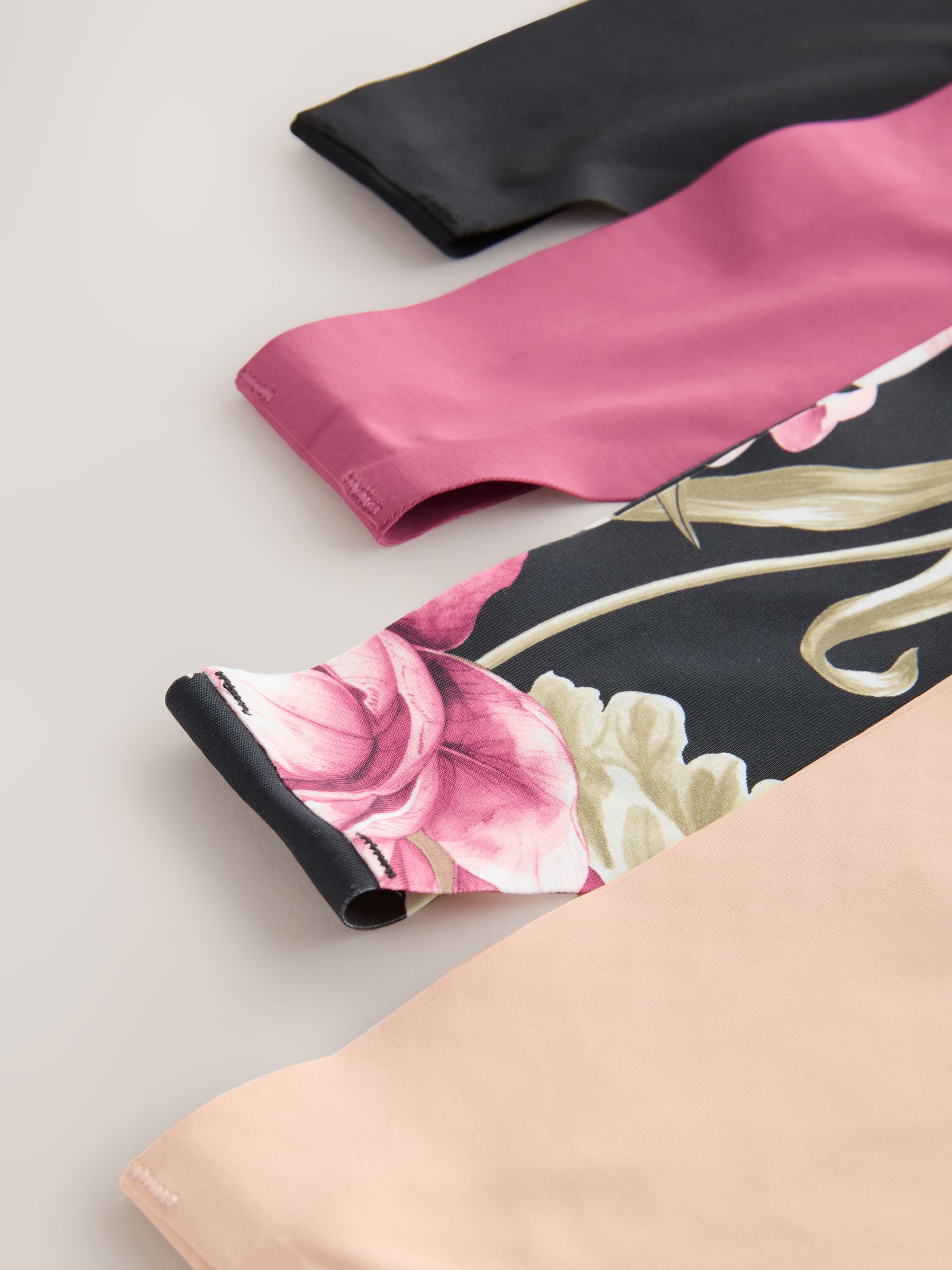 Zwart / Praline Huidskleur / Roze Bloemen - No VPL Light Flow Period Knickers 4 Pack