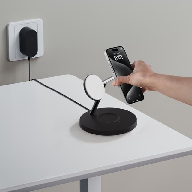 Belkin BoostCharge Pro 3-i-1 Qi2 trådløs ladestation (sort)