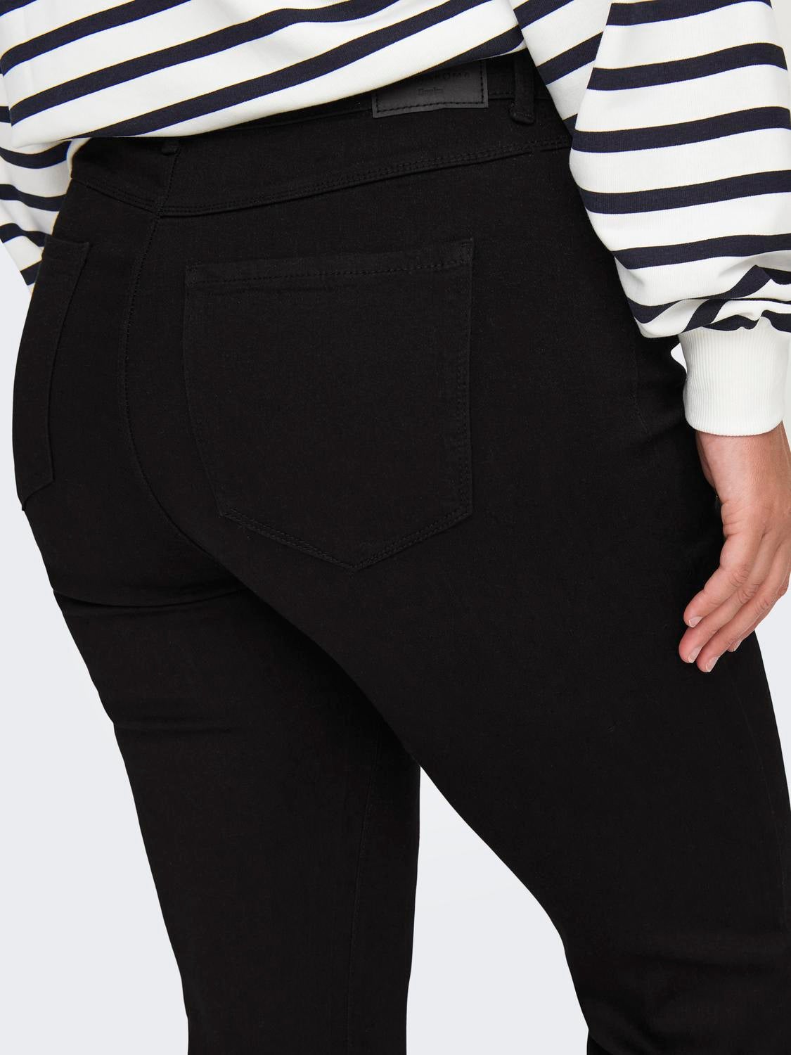 CARHELLA Mittlere Taille Retro-Fit, ausgestellt Jeans Black