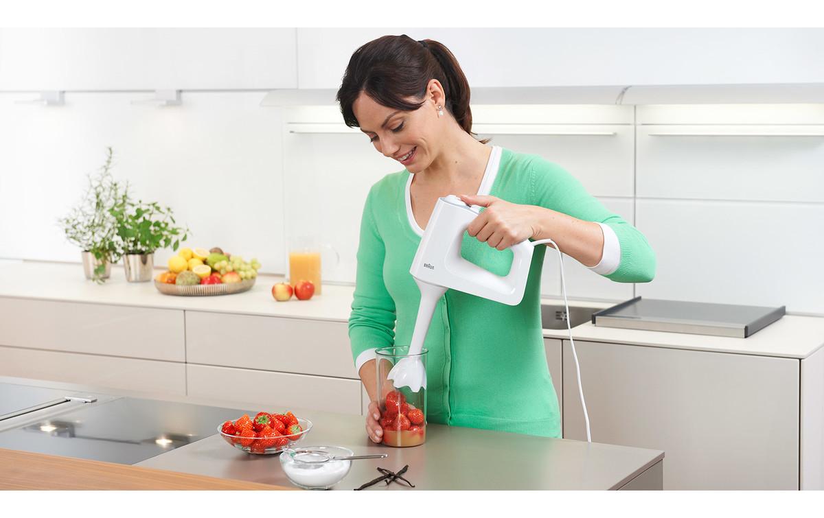 Handmixer MultiMix 3 HM3107WH WeissHandmixer mit Knethaken, Mixbecher und Pürierstab