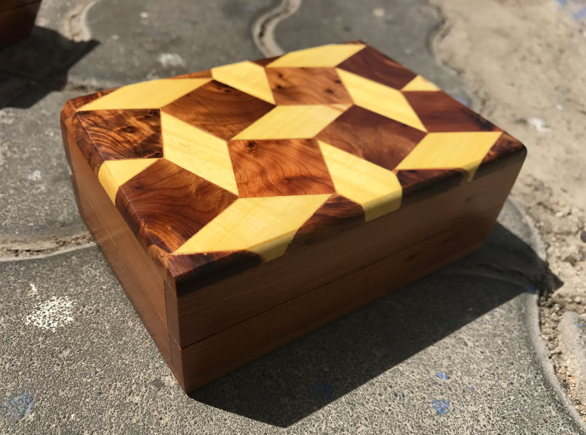 Thuja Box mit Intarsien, B 13 cm, L 9 cm, H 5 cm von fischer's lagerhaus