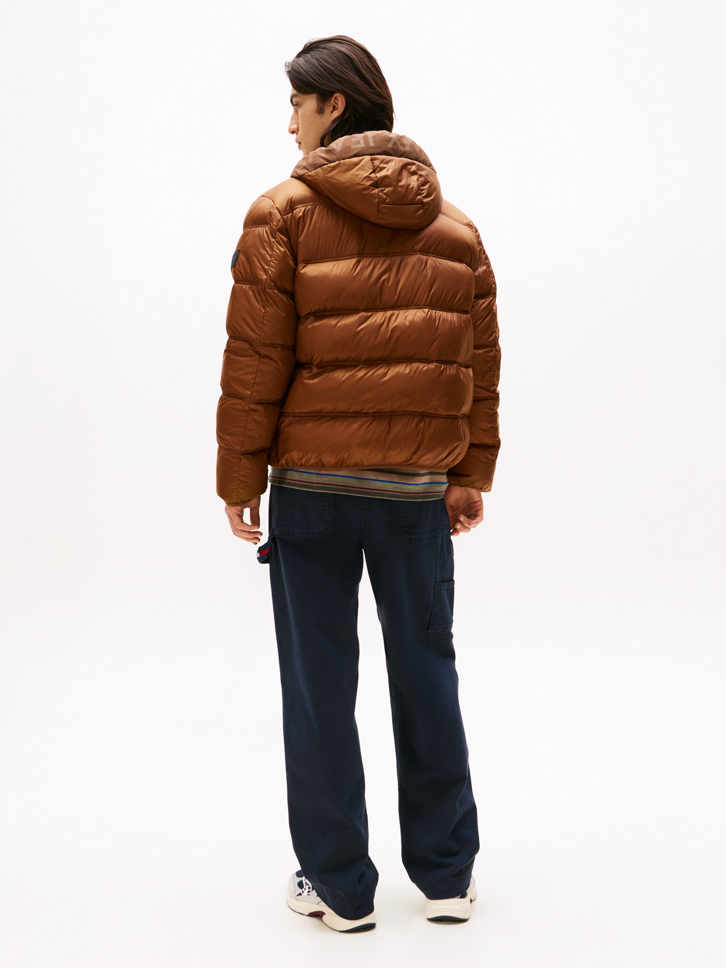 Tommy Jeans Steppjacke »HOODED LOGO PUFFER« mit Kapuze Übergangsjacke Regular fit mit Rundhalsausschnitt