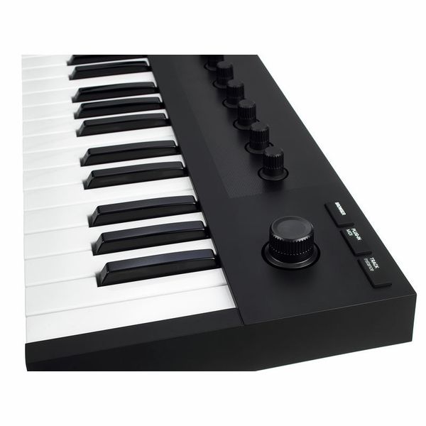 Native Instruments Komplete Kontrol M32 Case Bdl.